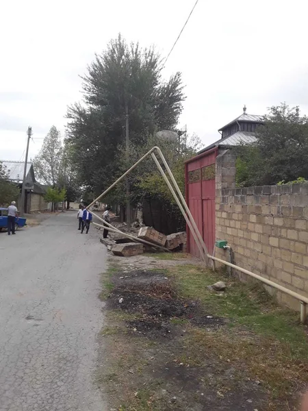 Ağsuda hasar qaz xəttinin üzərinə aşıb