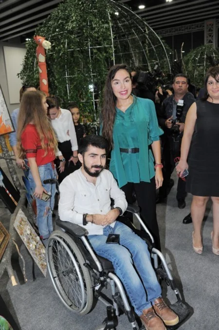 Leyla Aliyeva attends youth exhibition 'Through the eyes of students: Environmental problems of ways of addressing them' - PHOTO