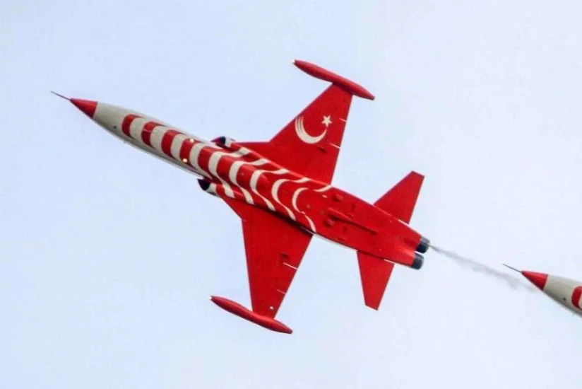 Aerobatic team training plane crashes in Türkiye