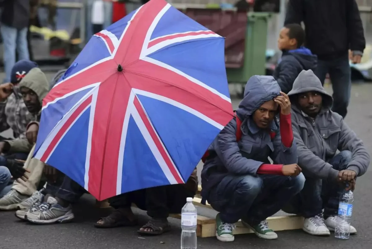 Britaniya qanunsuz miqrantları işə götürən şirkətlərə qarşı cərimələri artıracaq