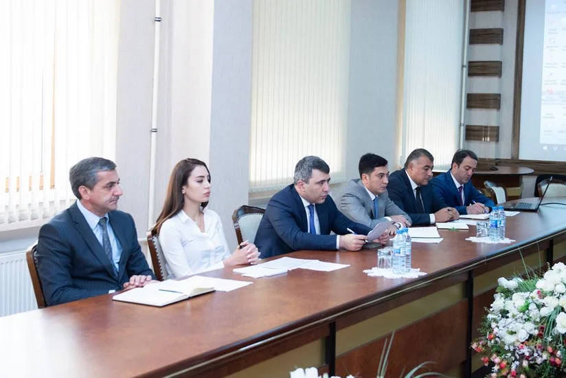 Kənd təsərrüfatı naziri  xurma istehsalı, emalı və ixracı ilə məşğul olan iş adamları ilə görüşüb