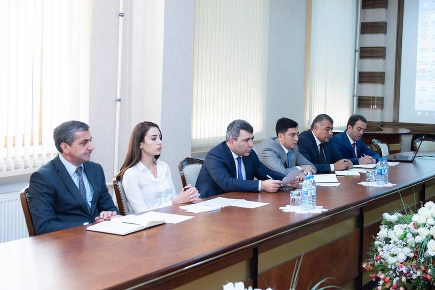 Kənd təsərrüfatı naziri  xurma istehsalı, emalı və ixracı ilə məşğul olan iş adamları ilə görüşüb