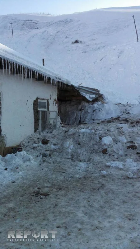 Lerikdə qar uçqununun altından çıxarılan 8 aylıq körpənin vəziyyəti normallaşıb - FOTO