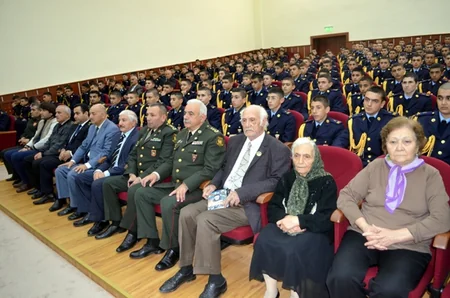 Hərbi Liseydə Bakı metrosunda baş vermiş faciədə şəhid olanların xatirəsi anılıb
