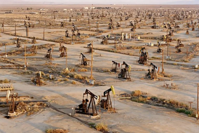 Нефть дешевеет из-за опасений сохранения глобального переизбытка на рынке