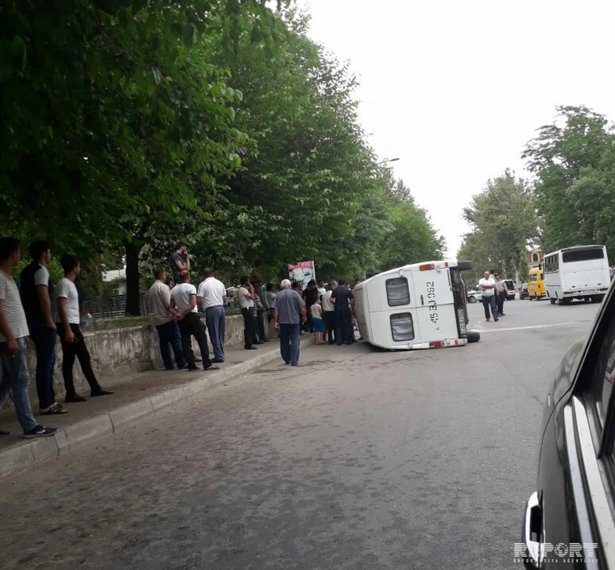 В Мингячевире перевернулся пассажирский автобус, есть пострадавшие