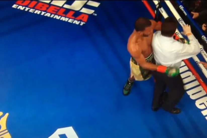 İsveç boksçusu dünya çempionunun titulları uğrunda döyüşdə hakimə nokaut təhlükəsi yaradıb - VİDEO