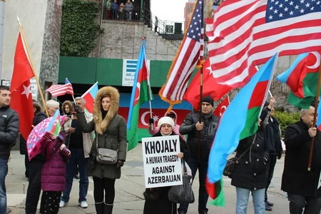 BMT-nin Nyu-Yorkdakı mənzil-qərərgahı qarşısında etiraz mitinqi keçirilib