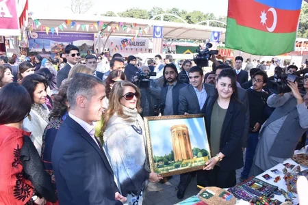 Azərbaycan səfirliyi İslamabadda keçirilən ənənəvi xeyriyyəçilik bazarında iştirak edib