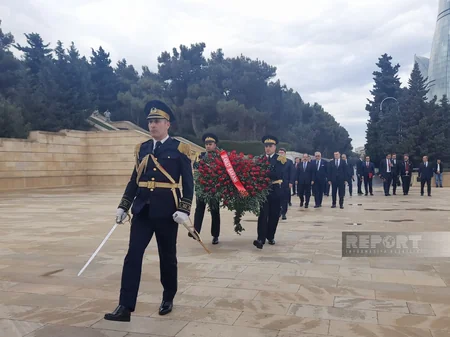 Türkiyənin ədliyyə naziri Fəxri və Şəhidlər xiyabanlarını ziyarət edib