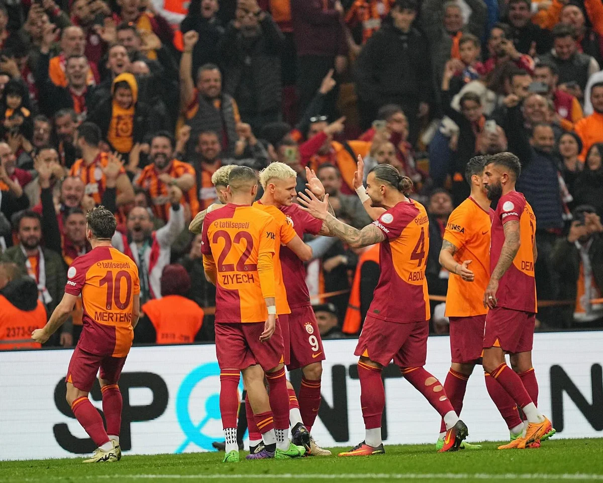 Superliqa: Qalatasaray çempionluq yolunda vacib qələbə qazanıb