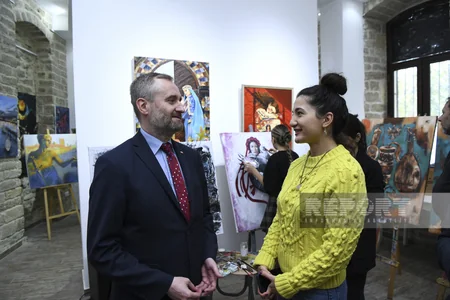 Azerbaijani artists present paintings dedicated to history, culture of Poland