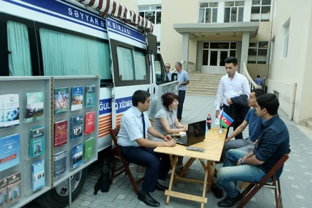 Bakıda tələbə və məzunlar üçün əmək yarımarkası keçirilib