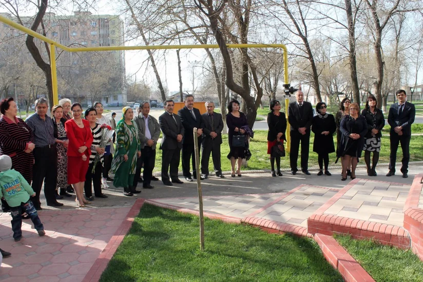 ​Daşkənddə azərbaycanlı rəssam Yusif Hüseynovun yaşadığı evin qarşısında barelyefinin açılışı olub
