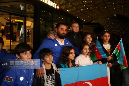 Dünya çempionatında uğurla çıxış edən gimnastlarımız Vətənə dönüblər