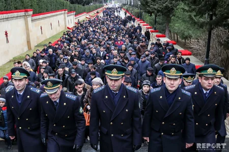 Азербайджанский народ чтит память жертв 20 Января - ФОТОРЕПОРТАЖ
