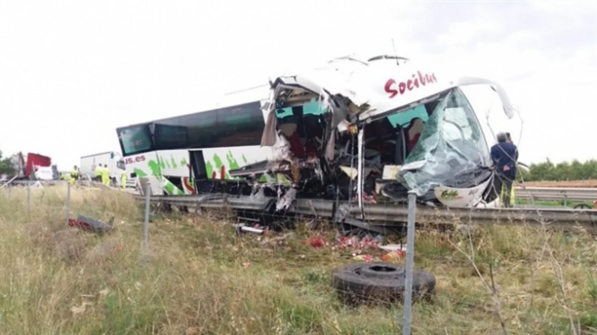 Bus crash in Spain kills 2, injures 16