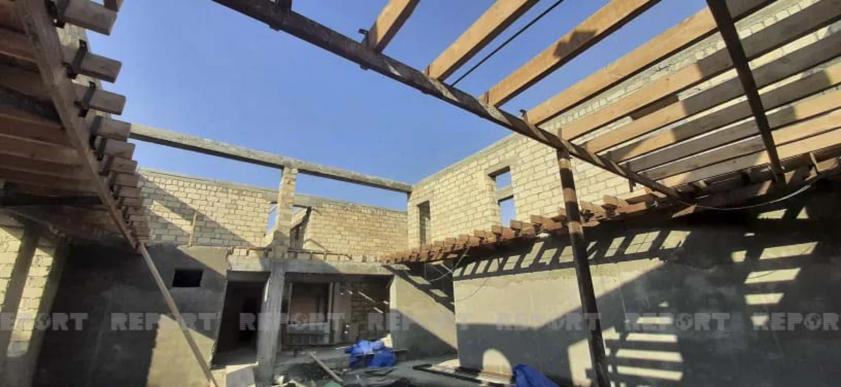 Gəncədə Vətən müharibəsi dövründə dağılmış evlər təmir edilir