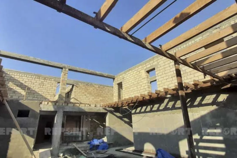 Gəncədə Vətən müharibəsi dövründə dağılmış evlər təmir edilir