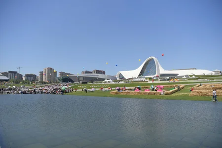 Heydər Əliyev Mərkəzinin parkında Uşaq festivalı keçirilib