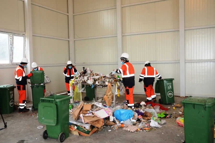 ИВ Баку закупила современные мусоровозы