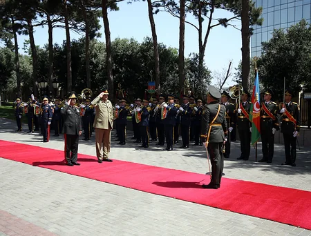 Azerbaijani Defense Minister meets with Chief of Pakistani Army Staff 