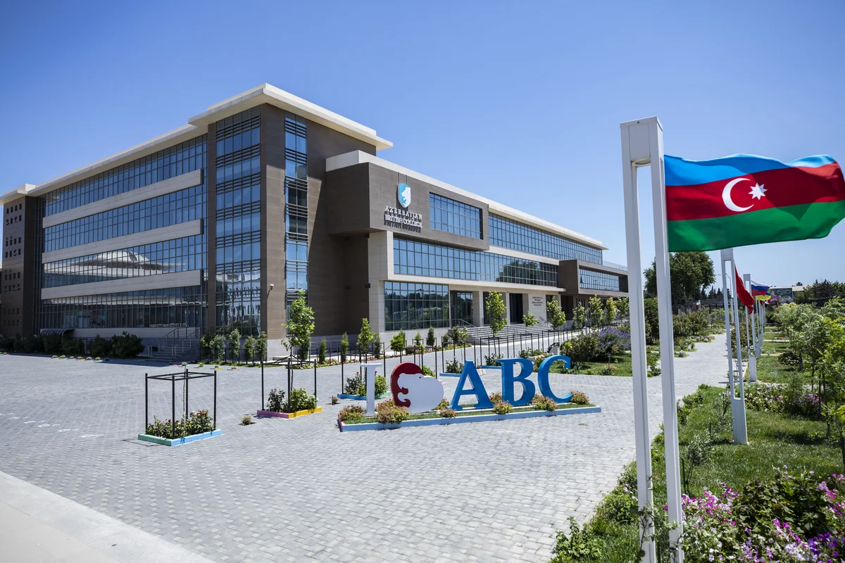 “Azerbaijan British College” CİS-dən tam akkreditasiya alıb