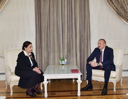 Prezident İlham Əliyev Dilarə Seyidzadəyə “Şərəf” ordenini təqdim edib