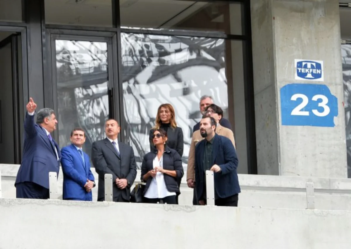 Azərbaycan prezidenti Bakı Olimpiya Stadionunda  tikinti işlərinin gedişi ilə tanış olub