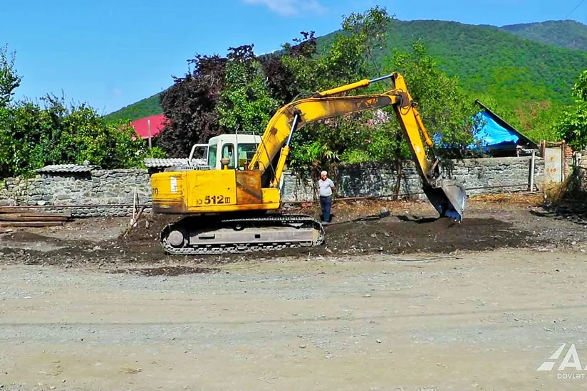 Qaxın kəndində uzunluğu 1 kilometrdən çox olan yol təmir edilir