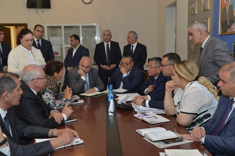 Komitə sədri: Qəzalı binalarda yaşayan məcburi köçkünlərin problemlərinin həlli istiqamətində mərhələli şəkildə işlər həyata keçirilir