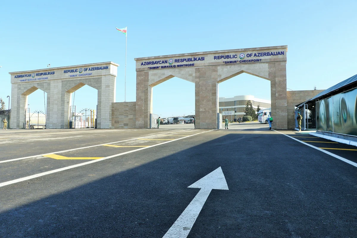 Another 400 Azerbaijanis return home