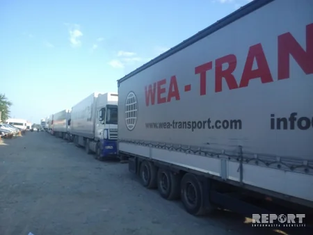 Traffic jam on Azerbaijani-Russian border, trucks not allowed - PHOTO