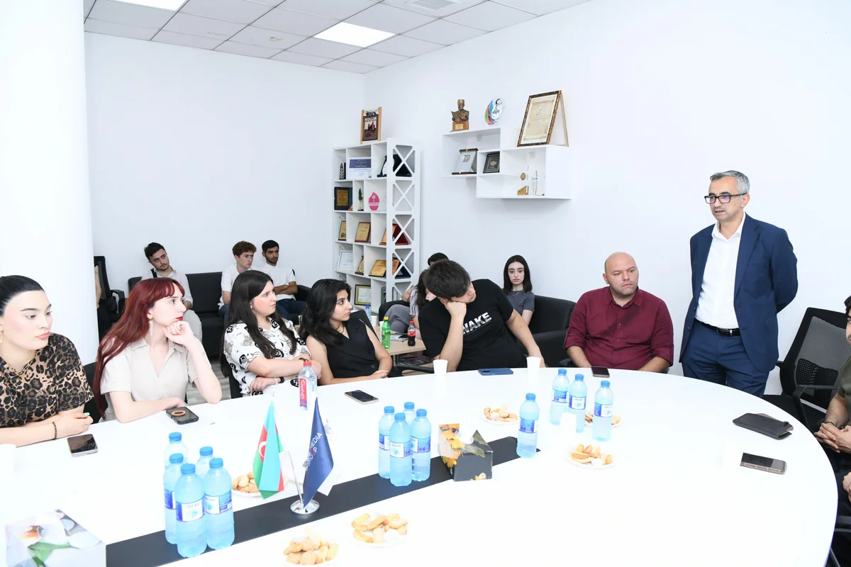 “İnfoschool” bloger məktəbinin iştirakçıları Report İnformasiya Agentliyində olublar