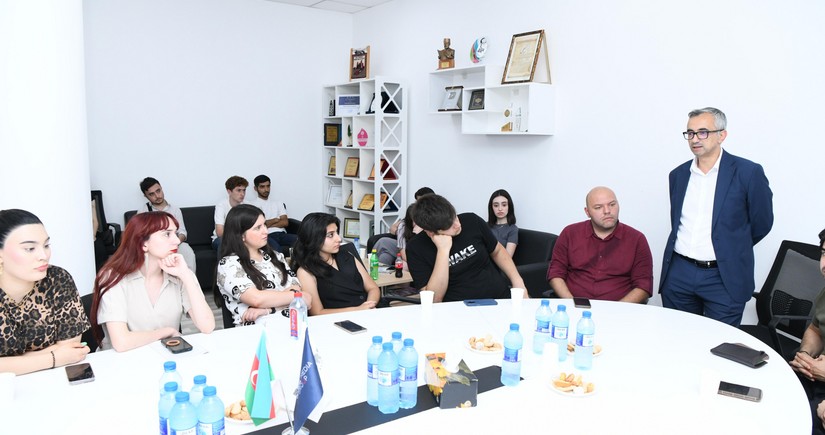 “İnfoschool” bloger məktəbinin iştirakçıları Report İnformasiya Agentliyində olublar