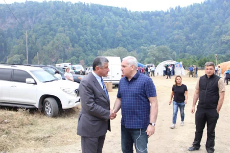 Azerbaijani Ambassador visits area of strong forest fire in Georgia