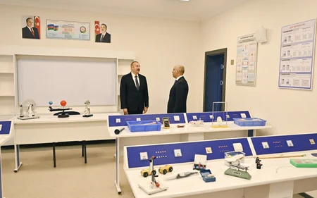Azərbaycan Prezidenti Binəqədidə yeni inşa olunan məktəbin açılışında iştirak edib