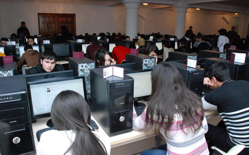 ​ATU rektoru imtahanların gedişini izləyib