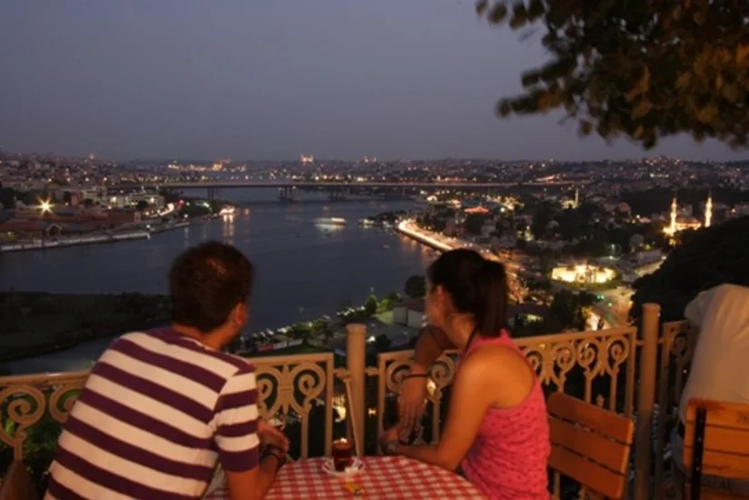 Əcnəbi turistlər yeni ili qarşılamaq üçün İstanbula axışır