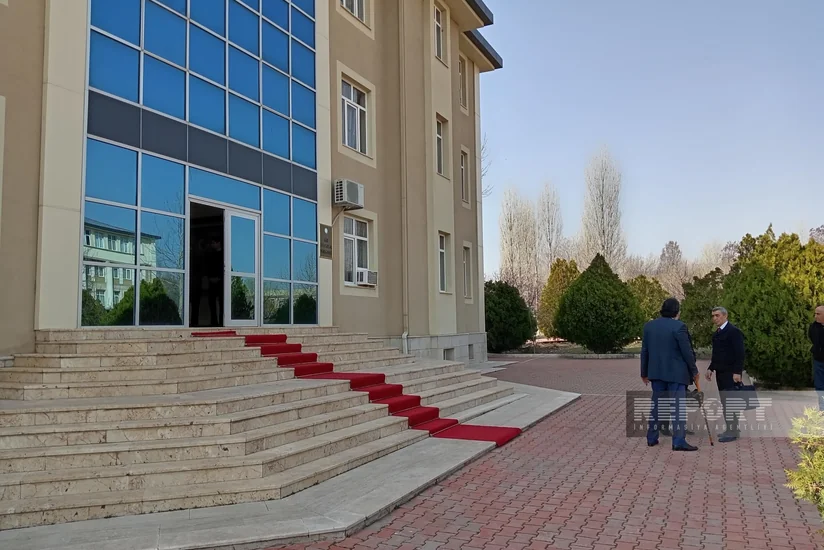 Rüşvətlə malların gömrükdən keçirilməsinə şərait yaratmaqda ittiham olunan vəzifəli şəxslərin məhkəməsi başlayıb