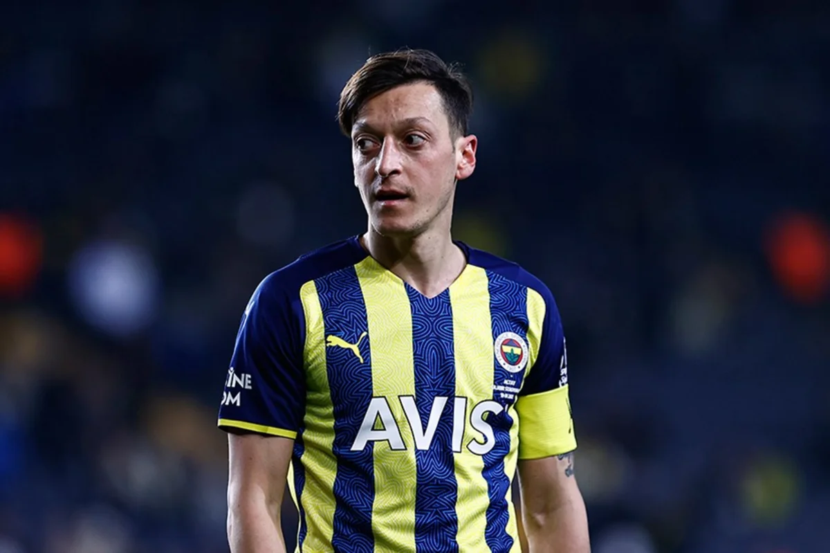 Fənərbağça Mesut Özillə yollarını ayırıb