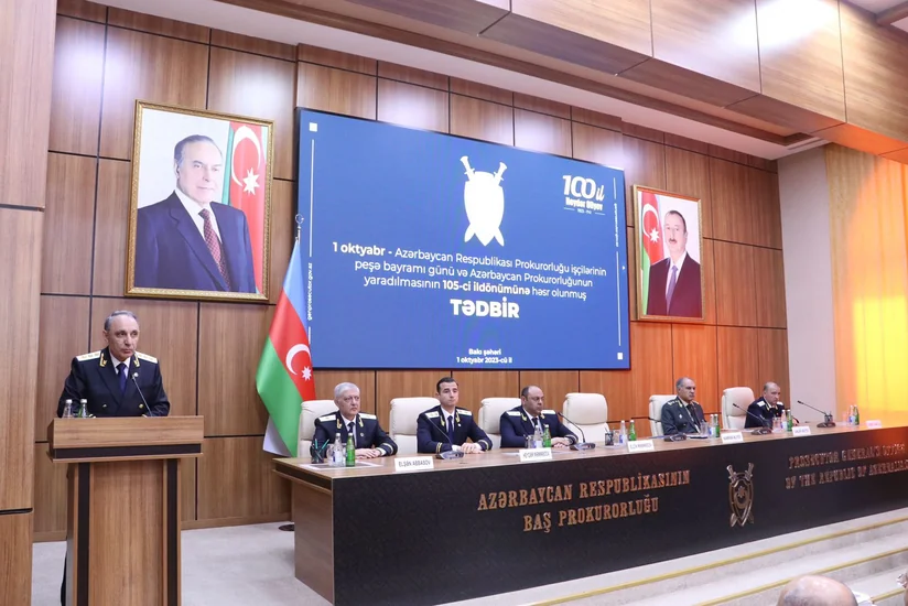 Prokurorluq orqanlarının xidməti fəaliyyətdə fərqlənən əməkdaşları mükafatlandırılıb