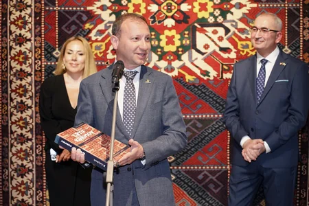 Riqada Azərbaycan xalçalarından ibarət sərgi təşkil olunub