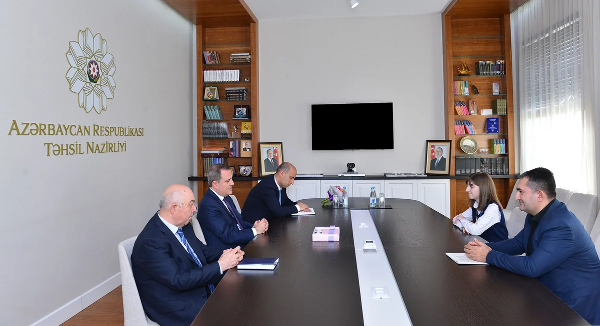 Təhsil naziri Avropa Olimpiadasının tarixində ən gənc qalib olan məktəbli ilə görüşüb