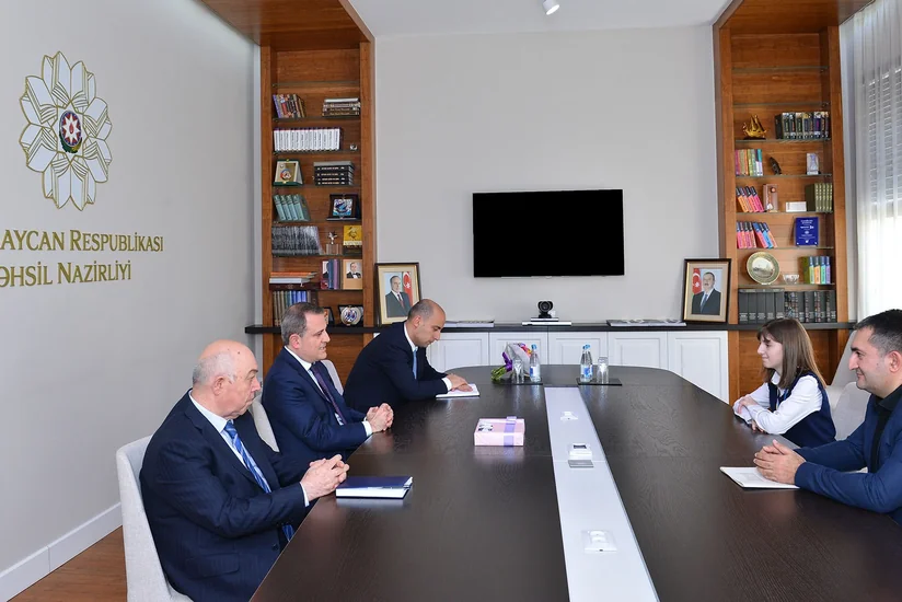 Təhsil naziri Avropa Olimpiadasının tarixində ən gənc qalib olan məktəbli ilə görüşüb
