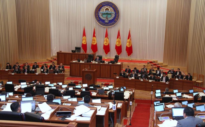 Qırğızıstanda Konstitusiyanın orijinal variantını itiriblər
