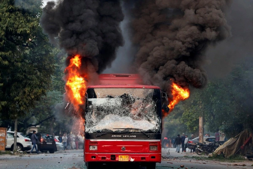 Hindistanda avtobusun yanması nəticəsində 25 nəfər ölüb