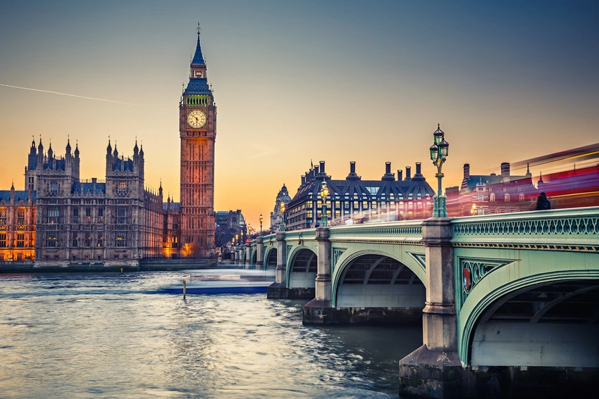 Britaniyada kiçik tutumlu təyyarə qəzaya uğrayıb, iki nəfər ölüb