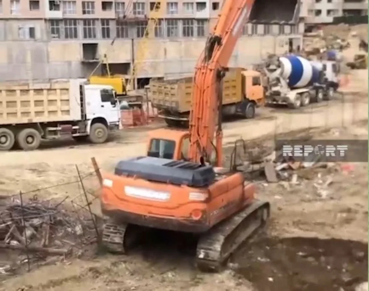 В Баку возбуждено уголовное дело в связи со сносом жилого дома, в котором находились люди