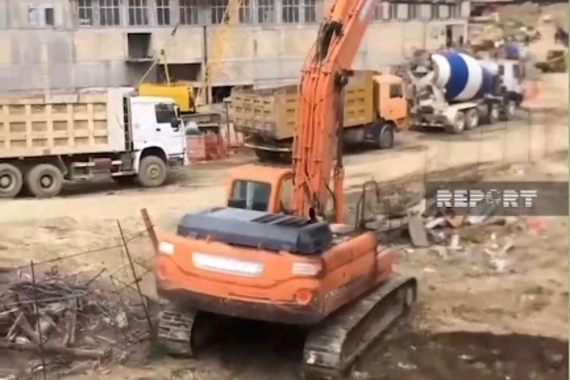 В Баку возбуждено уголовное дело в связи со сносом жилого дома, в котором находились люди